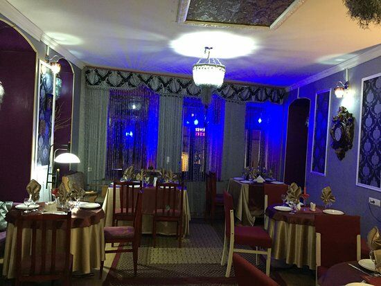 La-La Land Bar & Restaurant