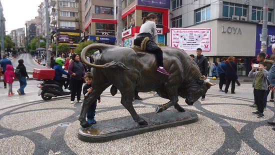 Kadıköy Boğa Heykeli