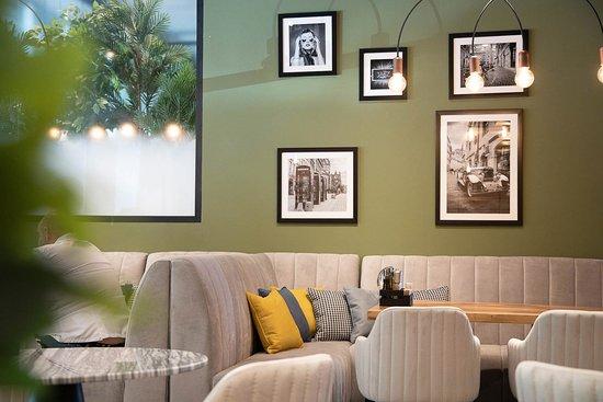 Flora Bar & Grill