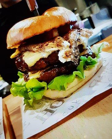 Succuk Burger House & Cafe