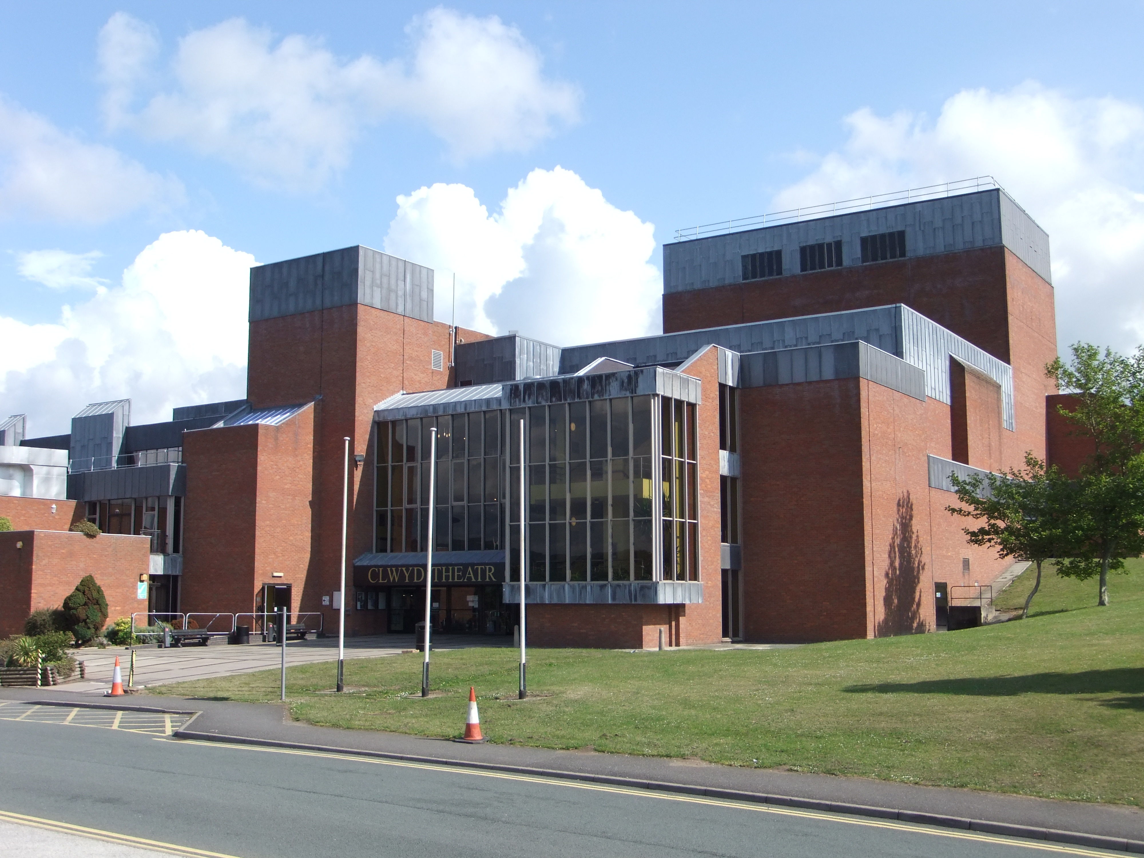 Clwyd Theatr Cymru
