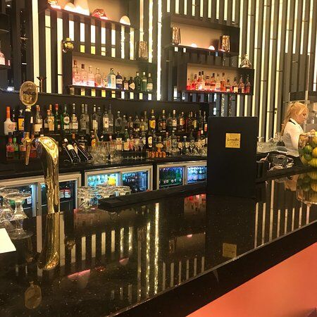 Cafe and Bar Linnutee