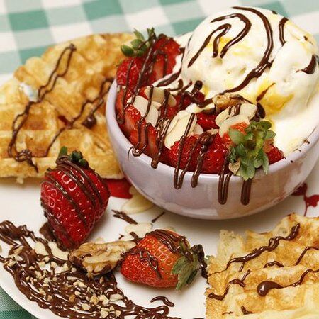 Crema e Gusto Gelateria e Waffle
